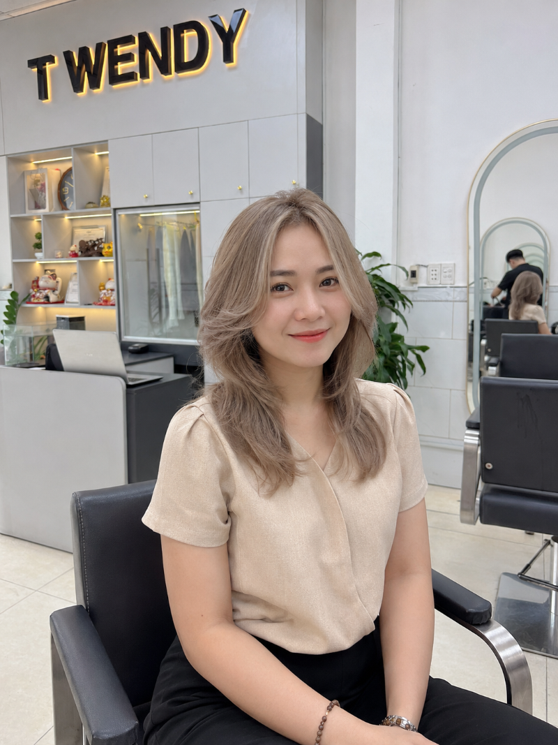 Kỹ thuật tẩy tóc nâng nền chuẩn hóa an toàn cho biểu bì tóc