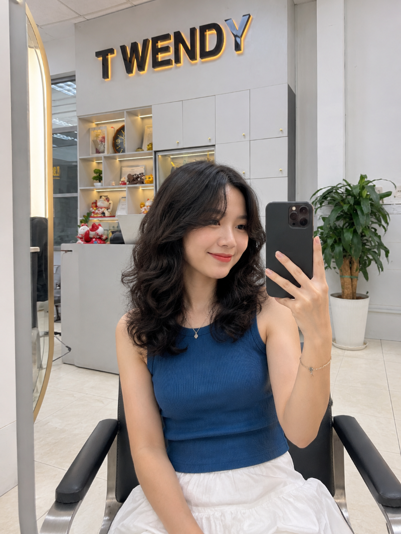 Dịch vụ uốn tóc tạo phom phồng sóng lơi mềm mại